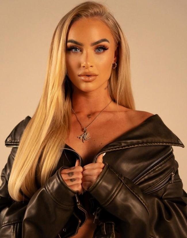 Vila unui celebru fotbalist a fost jefuită în timp ce acesta se afla pe teren. Hoţii au plecat cu bunuri în valoare de 500.000 de euro 929891