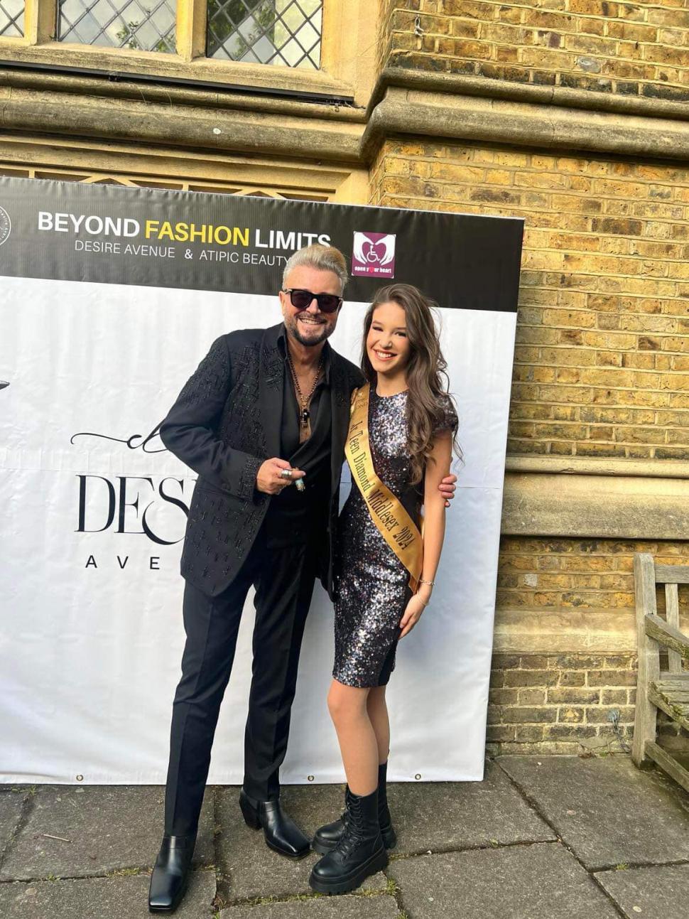 O româncă de 14 ani a fost desemnată cea mai frumoasă fată din Marea Britanie 931002