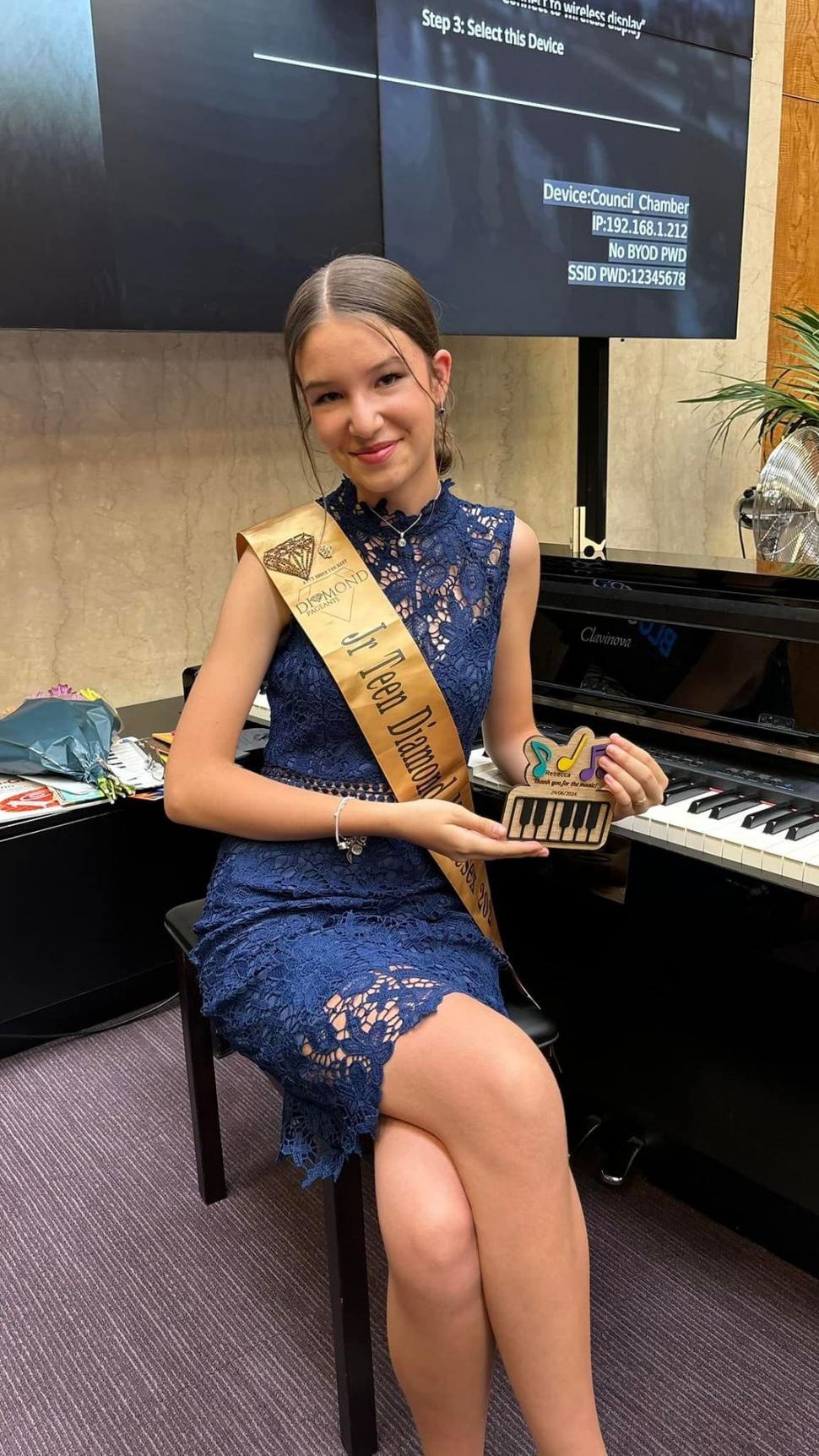 O româncă de 14 ani a fost desemnată cea mai frumoasă fată din Marea Britanie 931003