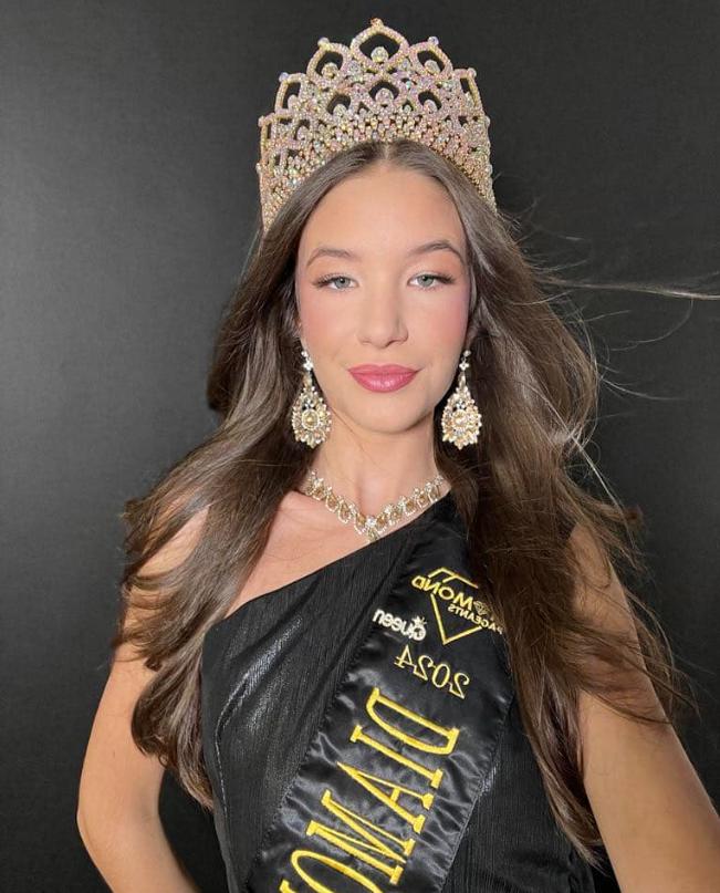 O româncă de 14 ani a fost desemnată cea mai frumoasă fată din Marea Britanie 931006