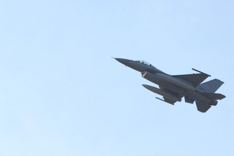 România a primit un nou lot de aeronave F-16 Fighting Falcon. Imagini cu avioanele care au aterizat la Câmpia Turzii  930904