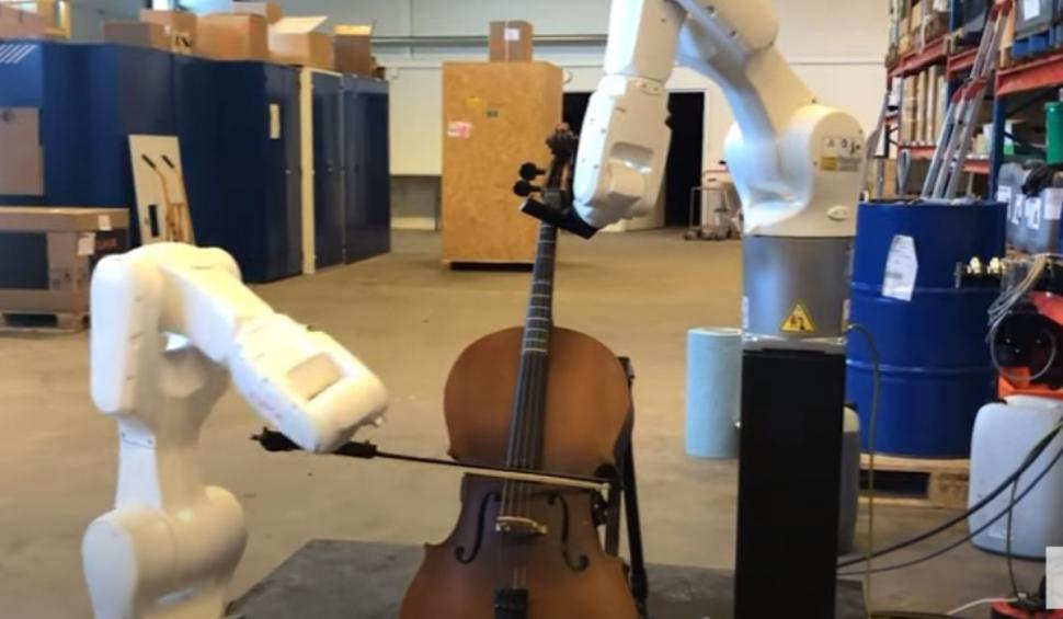 Un robot a cântat la violoncel, în premieră mondială, la un concert cu public în Suedia. Povestea creației sale 931111