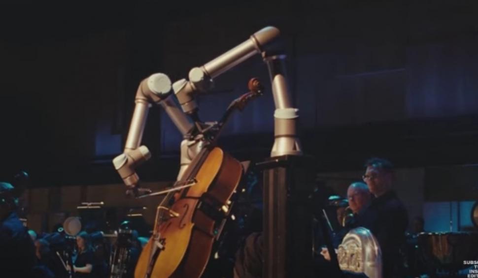 Un robot a cântat la violoncel, în premieră mondială, la un concert cu public în Suedia. Povestea creației sale 931114