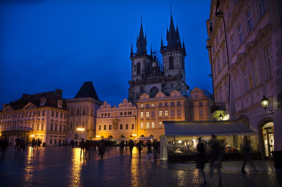 Cum te poți distra în Praga, după ce capitala Cehiei a șocat cu decizia de interzicere a tururilor în pub-uri 930766