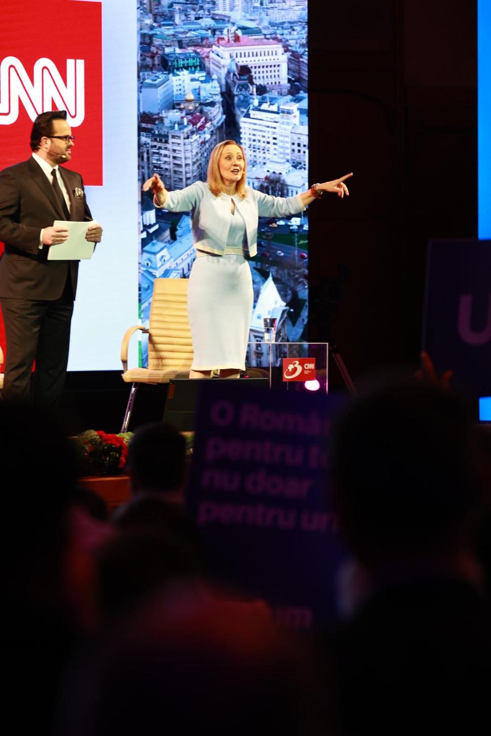 Din culisele primei dezbateri prezidențiale, Elena Lasconi la Antena 3 CNN. Ce nu s-a văzut la televizor 931278