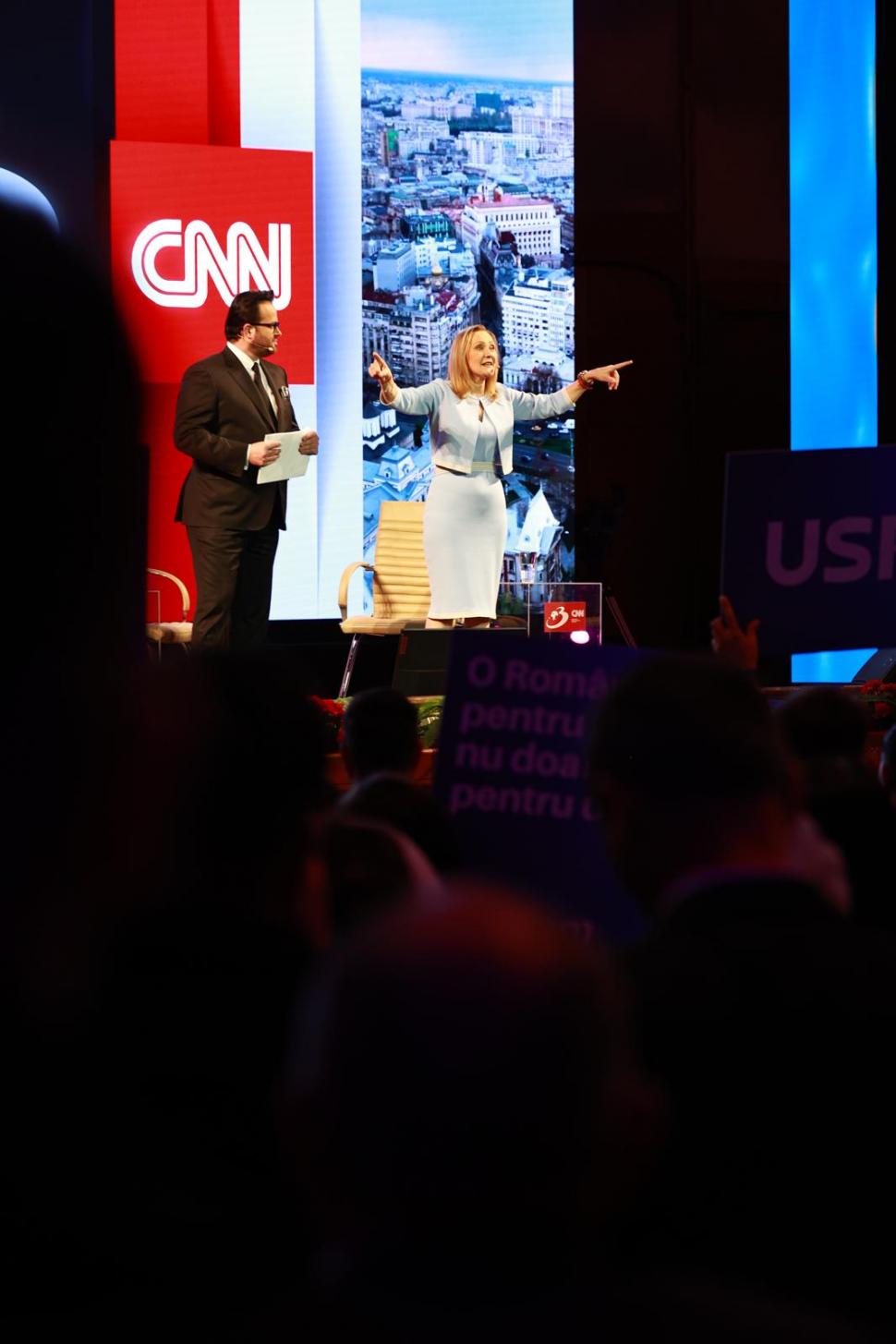 Din culisele primei dezbateri prezidențiale, Elena Lasconi la Antena 3 CNN. Ce nu s-a văzut la televizor 931279
