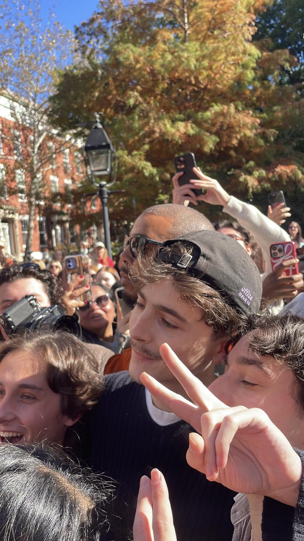 Actorul Timothée Chalamet a făcut o apariție-surpriză la un concurs pentru găsirea propriilor sosii. Cum arată câștigătorul 931439