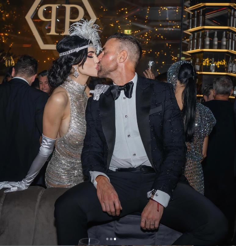 Apariţie incendiară a Andreei Sasu la braţul iubitului său, Philipp Plein. Cum au petrecut cei doi îndrăgostiţi de Halloween 931479