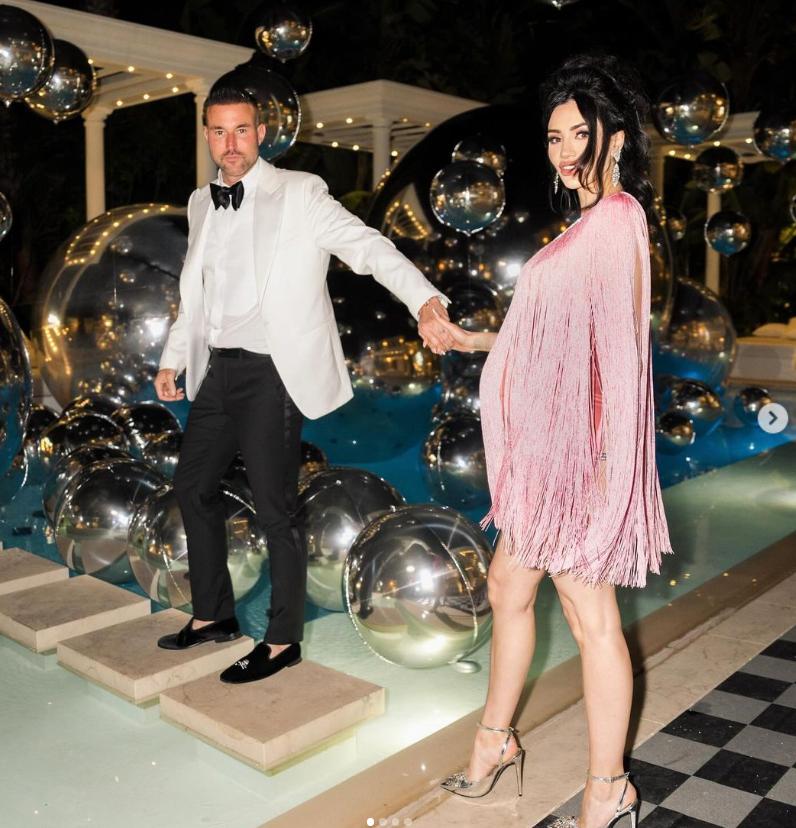 Apariţie incendiară a Andreei Sasu la braţul iubitului său, Philipp Plein. Cum au petrecut cei doi îndrăgostiţi de Halloween 931483