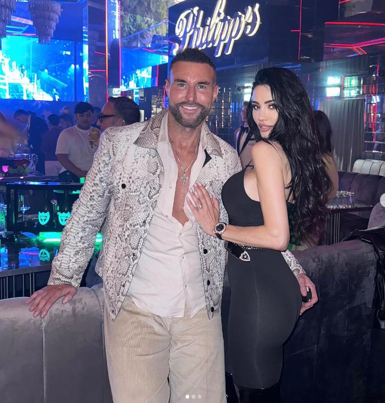 Apariţie incendiară a Andreei Sasu la braţul iubitului său, Philipp Plein. Cum au petrecut cei doi îndrăgostiţi de Halloween 931484