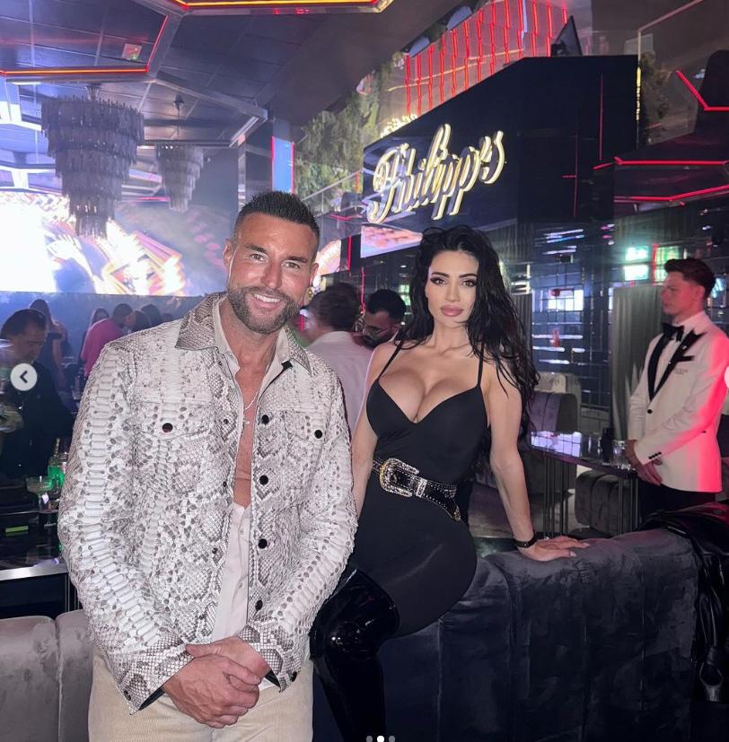 Apariţie incendiară a Andreei Sasu la braţul iubitului său, Philipp Plein. Cum au petrecut cei doi îndrăgostiţi de Halloween 931485