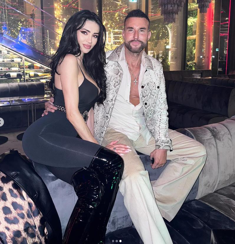 Apariţie incendiară a Andreei Sasu la braţul iubitului său, Philipp Plein. Cum au petrecut cei doi îndrăgostiţi de Halloween 931486