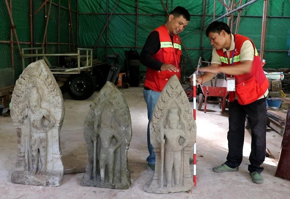 Descoperire arheologică neașteptată la poarta unui celebru palat regal din Cambodia: Povestea celor 12 statui găsite întâmplător 931460