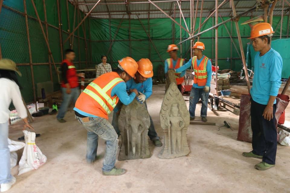 Descoperire arheologică neașteptată la poarta unui celebru palat regal din Cambodia: Povestea celor 12 statui găsite întâmplător 931462