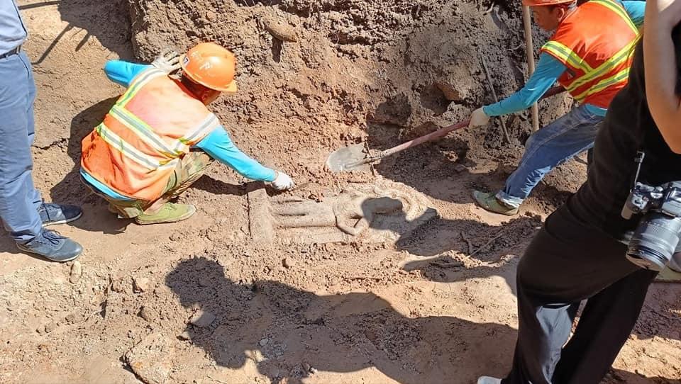 Descoperire arheologică neașteptată la poarta unui celebru palat regal din Cambodia: Povestea celor 12 statui găsite întâmplător 931470