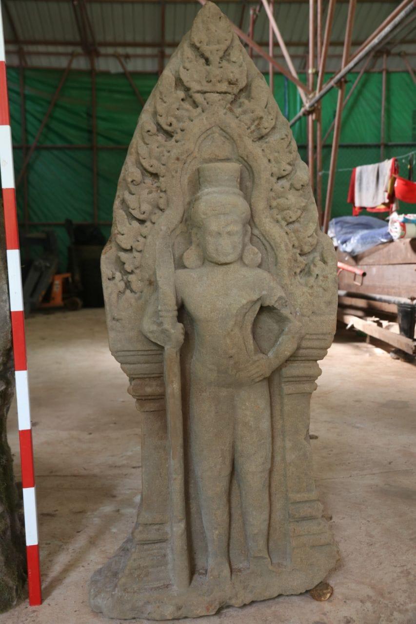 Descoperire arheologică neașteptată la poarta unui celebru palat regal din Cambodia: Povestea celor 12 statui găsite întâmplător 931472