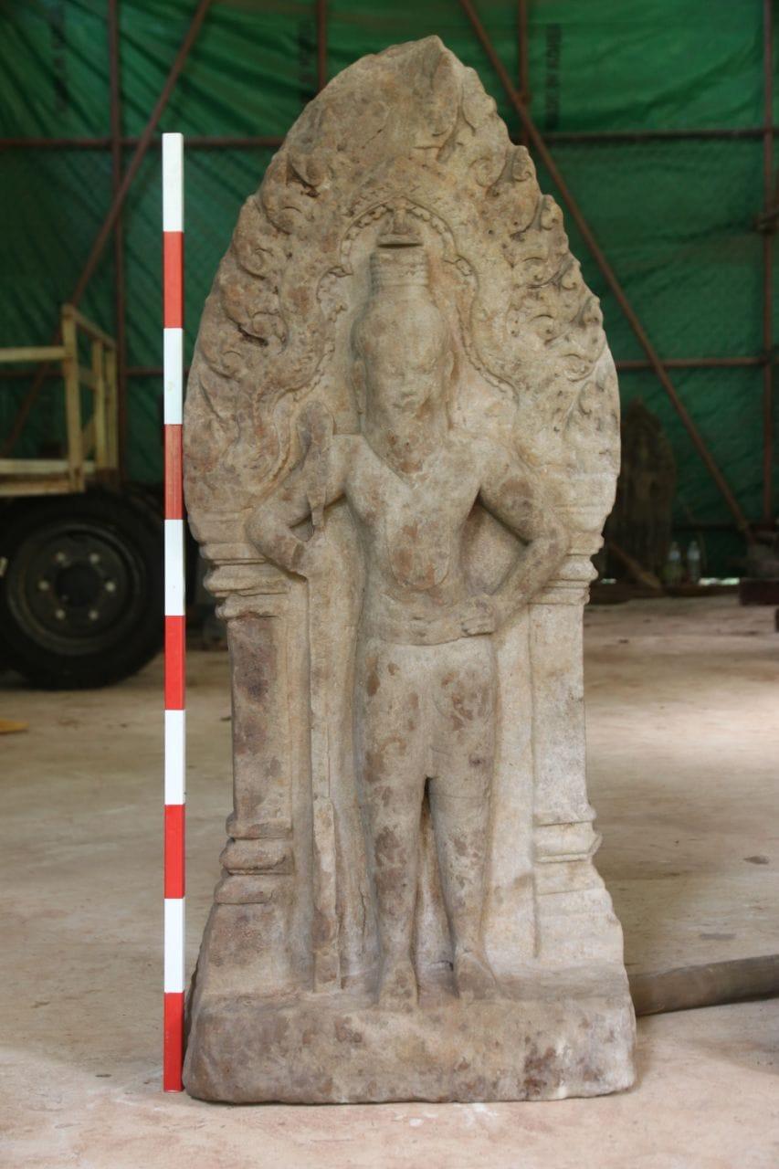 Descoperire arheologică neașteptată la poarta unui celebru palat regal din Cambodia: Povestea celor 12 statui găsite întâmplător 931474