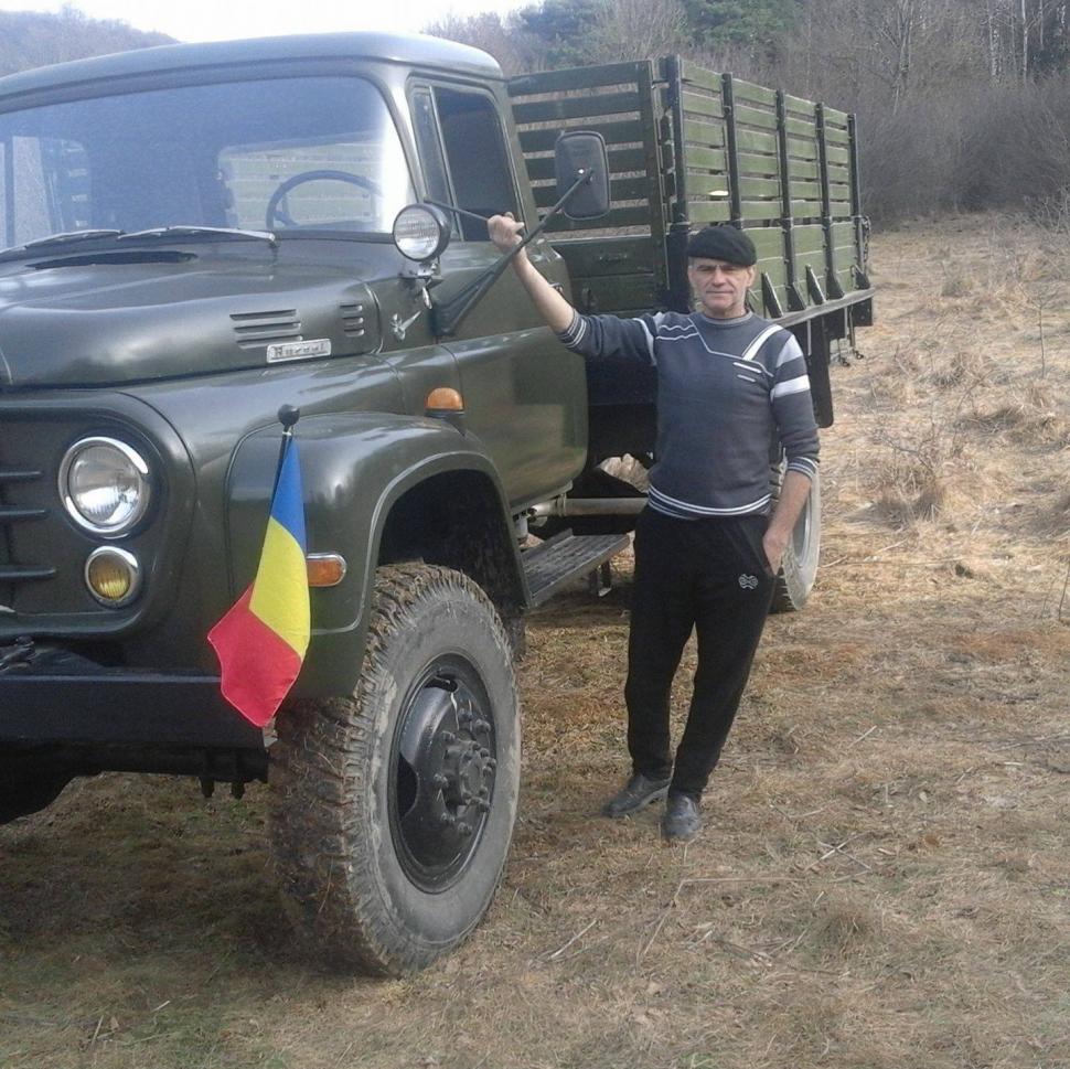 El este Petru Filca, singurul restaurator de camioane vechi fabricate în România: „Dacă aș avea 20 de ani, aș lua-o de la capăt” 931539