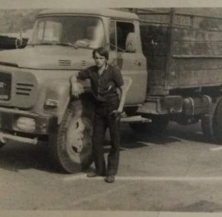 El este Petru Filca, singurul restaurator de camioane vechi fabricate în România: „Dacă aș avea 20 de ani, aș lua-o de la capăt” 931543