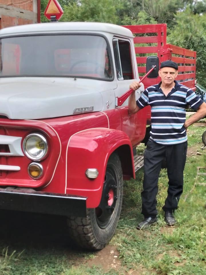 El este Petru Filca, singurul restaurator de camioane vechi fabricate în România: „Dacă aș avea 20 de ani, aș lua-o de la capăt” 931544
