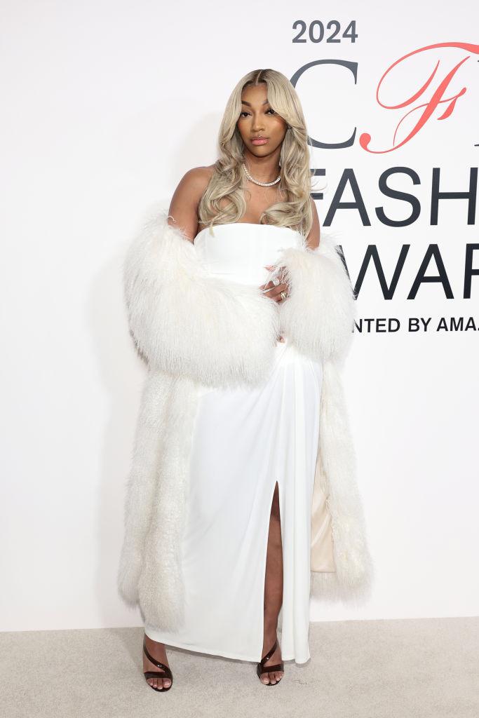 Cele mai spectaculoase ținute de la CFDA Fashion Awards 2024. Vedetele care au făcut senzație pe covorul roșu 931809