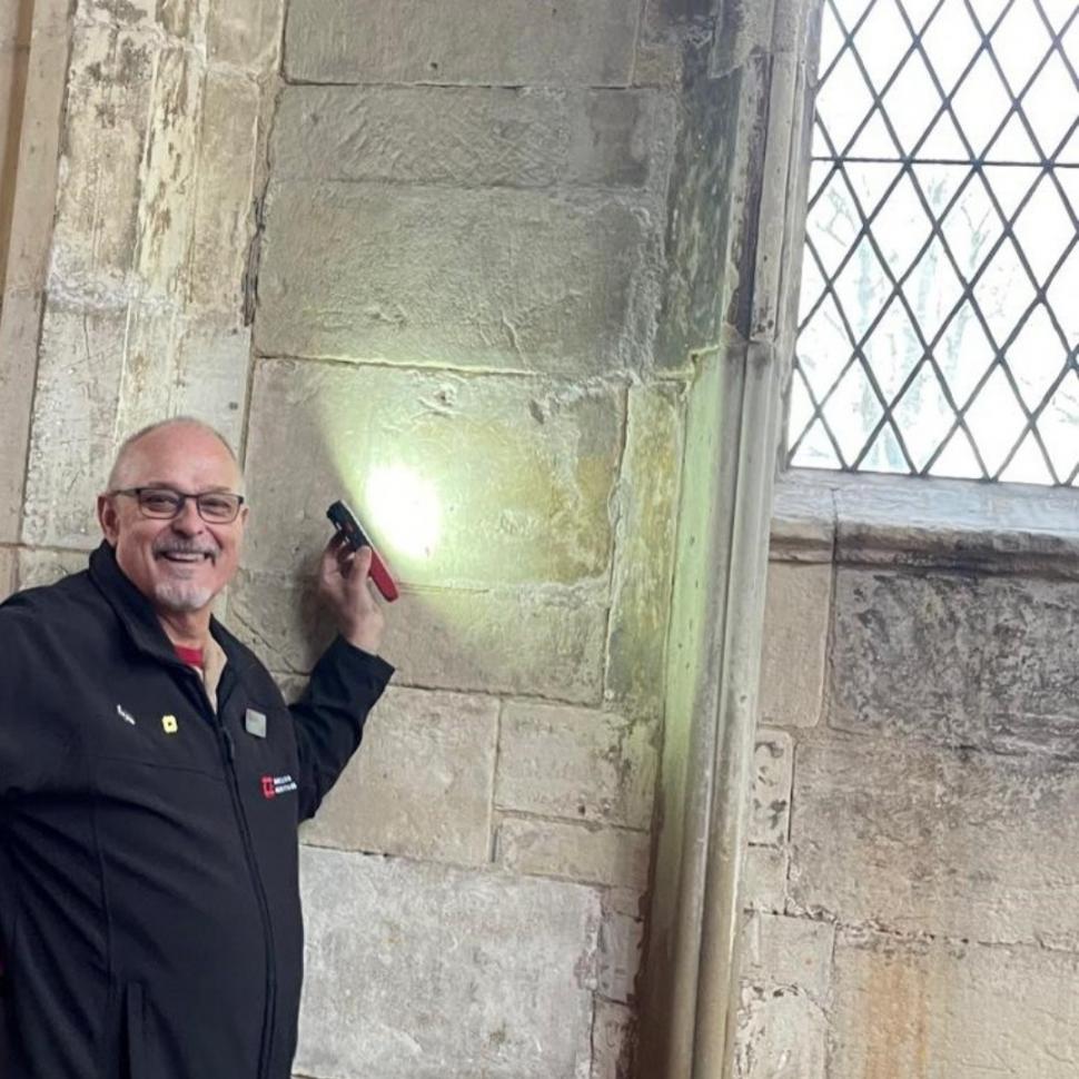 Descoperire „uluitoare” în Anglia: Un număr uriaș de semne de vrăjitoare au fost găsite într-un conac vechi. Cum arată simbolurile 931994