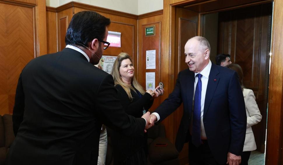 Din culisele dezbaterii prezidențiale cu Mircea Geoană. Ce nu s-a văzut la televizor 931986