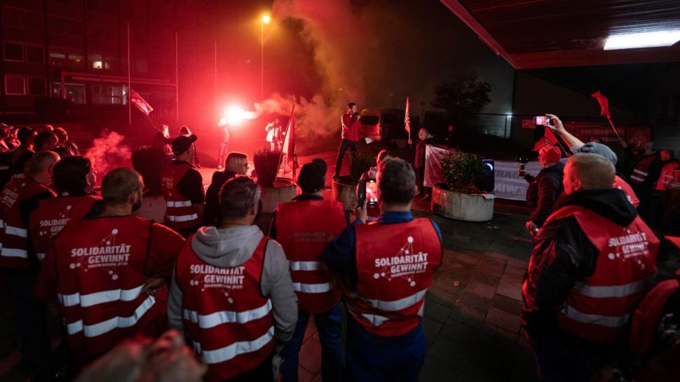 Grevă în peste 100 de companii din Germania: A început la fabrica Volkswagen și apoi s-a extins. Ce vor angajații 931876