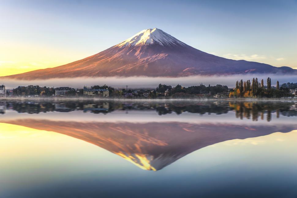 Muntele Fuji, fără zăpadă pentru prima dată în 130 de ani la final de octombrie. Ce spun climatologii 931604