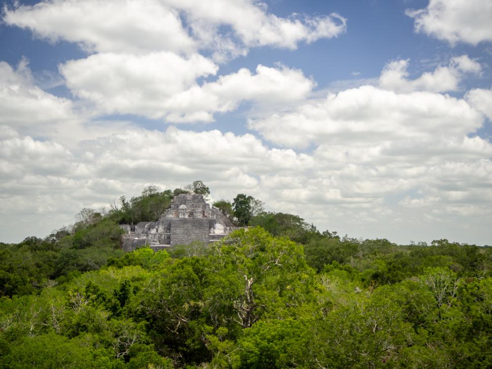 Orașul antic pierdut, de mărimea Bucureștiului, descoperit din întâmplare în junglă. Totul a început cu o simplă căutare pe Google 931725