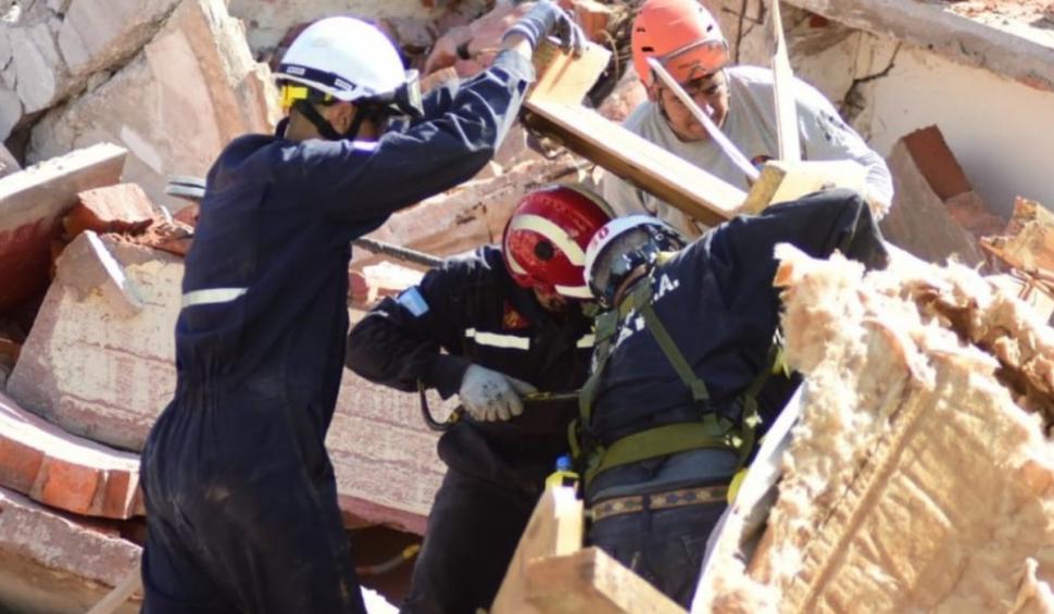 Un hotel cu 10 etaje s-a prăbuşit în Argentina. O persoană a murit, altele sunt blocate sub dărâmături 931900