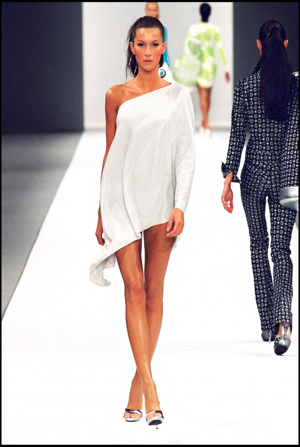 Anunțul făcut de supermodelul Gisele Bündchen, la doi de relație cu iubitul cu nouă ani mai tânăr 932023