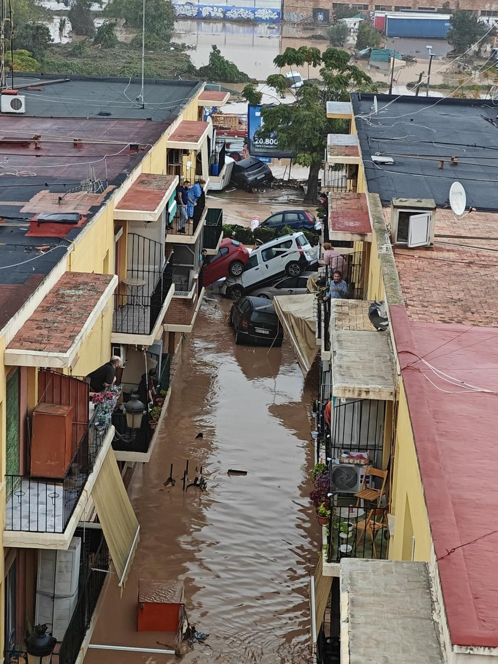 Imagini apocaliptice după inundațiile catastrofale, cu 95 de morți, din Spania. Victimele sunt căutate cu dronele 932072