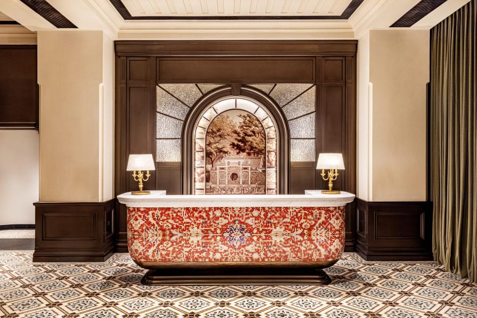 În copilărie a fost dat afară din unul dintre cele mai luxoase hoteluri și și-a jurat că îl va cumpăra. Acum, a ajuns proprietarul lui 931786