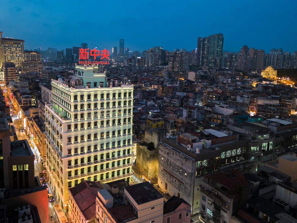 În copilărie a fost dat afară din unul dintre cele mai luxoase hoteluri și și-a jurat că îl va cumpăra. Acum, a ajuns proprietarul lui 931793