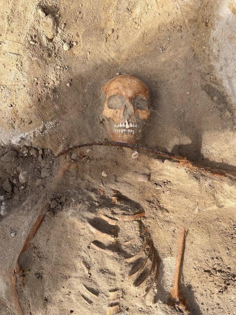 Cum arăta Zosia, „vampirul” din Polonia care a trăit în urmă cu 400 de ani. A fost îngropată cu o seceră de fier la gât 932391