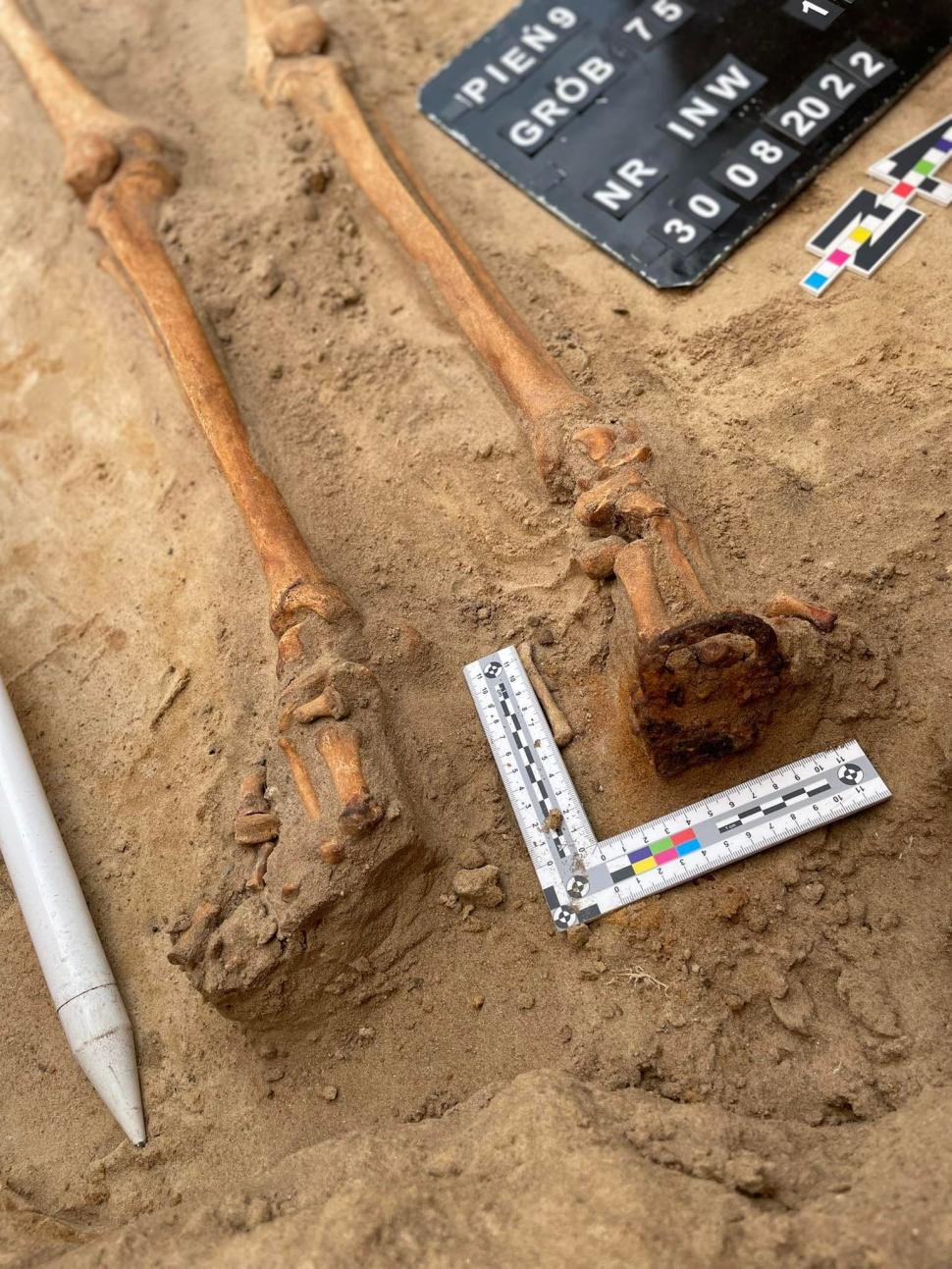 Cum arăta Zosia, „vampirul” din Polonia care a trăit în urmă cu 400 de ani. A fost îngropată cu o seceră de fier la gât 932394