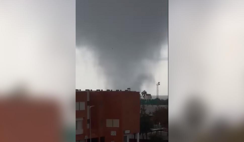 O tornadă a lovit o zonă turistică populară în Spania. Autorităţile au activat planurile de urgenţă 932501