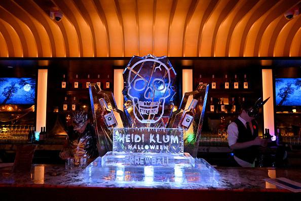 Cele mai extravagante costume de Halloween de la petrecerea organizată de Heidi Klum. Vedetele au fost de nerecunoscut 932610