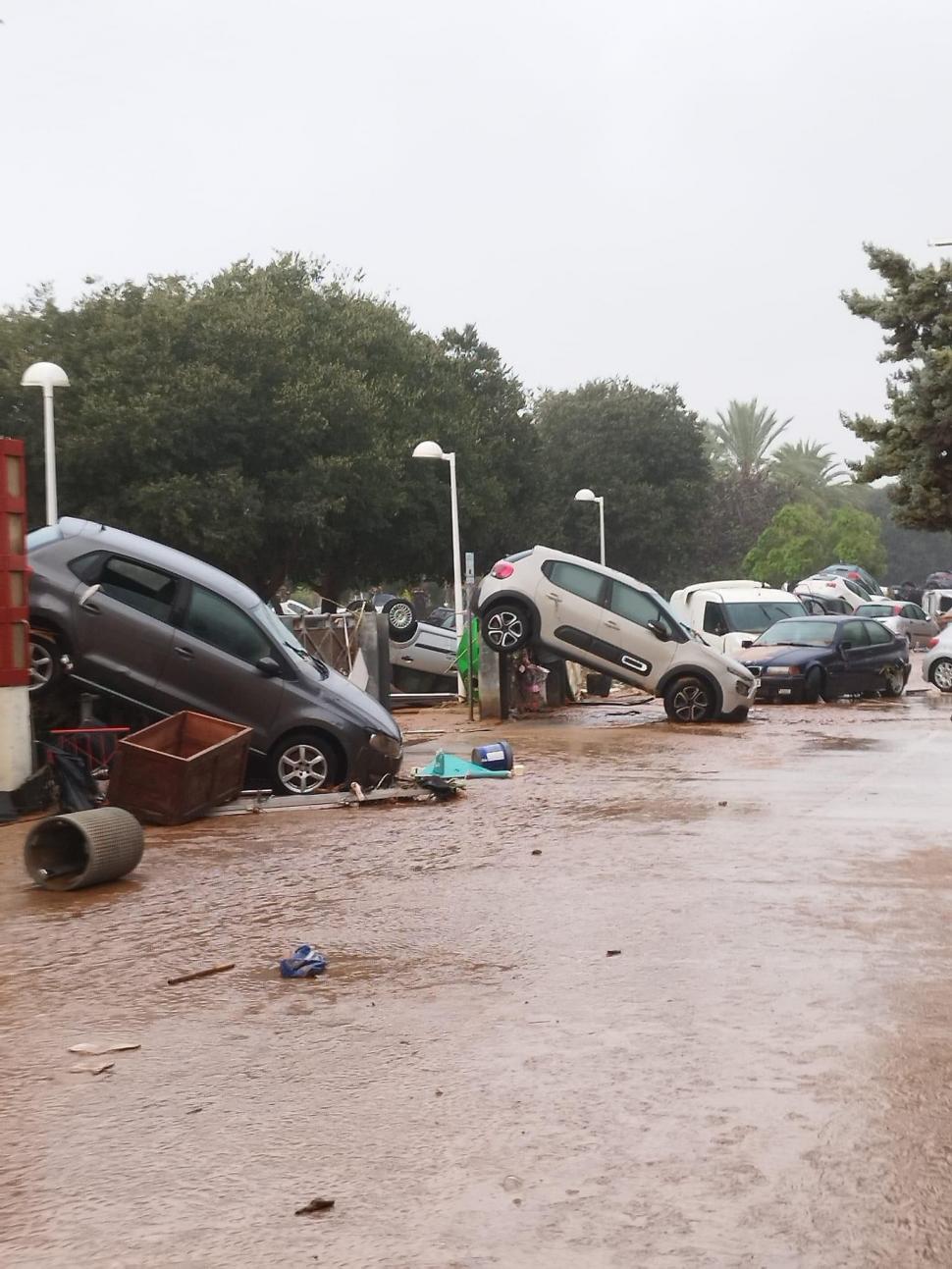 Crește dramatic bilanțul victimelor din Spania, sunt 205 morți, unul e român. Nou cod roșu de ploi. MAE avertizează: Evitați Andaluzia 932308