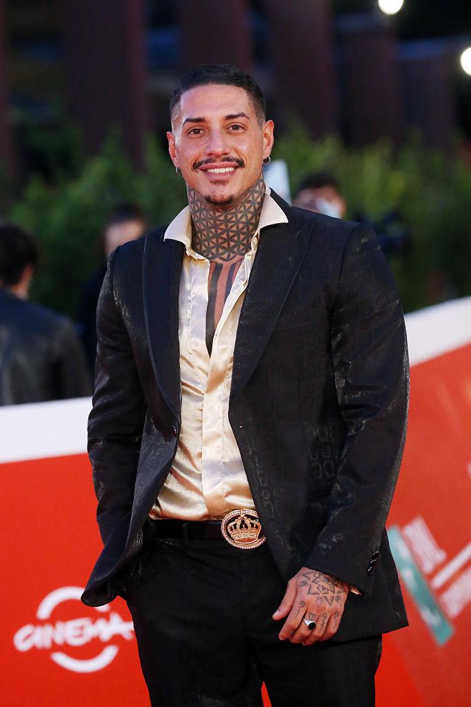 Un influencer italian şi-a făcut toate intervenţiile estetice de pe piaţă, ba chiar şi schimbarea culorii ochilor. Ce mai plănuieşte 931053