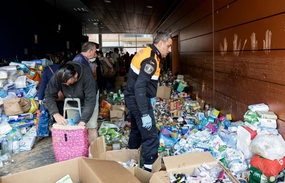 Un român a stat 4 ore în apă în timp ce un vecin s-a chinuit să-l scoată cu o funie. Povești incredibile și mobilizare uriașă în Spania 932859