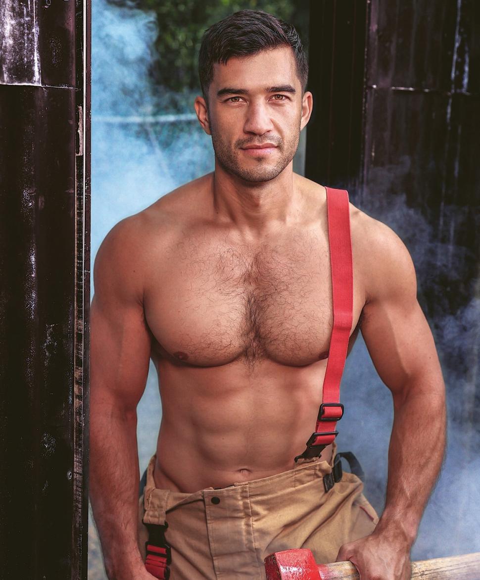 Frenezie în Australia: pompierii au pozat fără cămașă, cu pisicuțe, cățeluși și koala în brațe pentru calendarul din 2025 932717