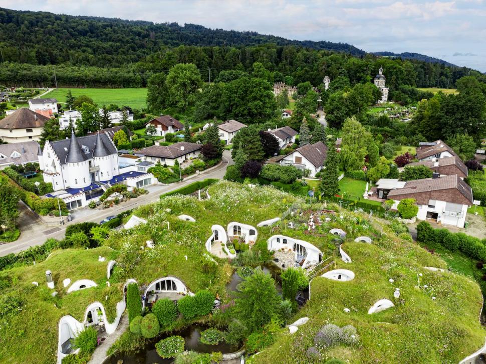 O casă ecologică de lux e scoasă la vânzare pentru 3 milioane de euro. Poți călca pe ea și să nu-ți dai seama că e acolo 932968