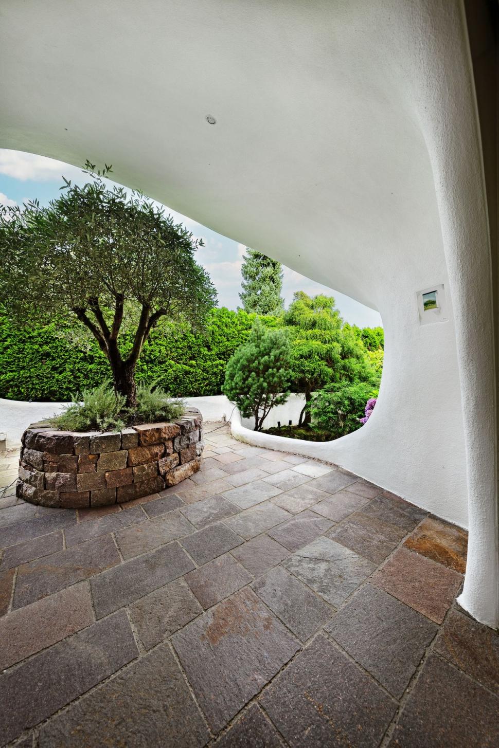 O casă ecologică de lux e scoasă la vânzare pentru 3 milioane de euro. Poți călca pe ea și să nu-ți dai seama că e acolo 932969