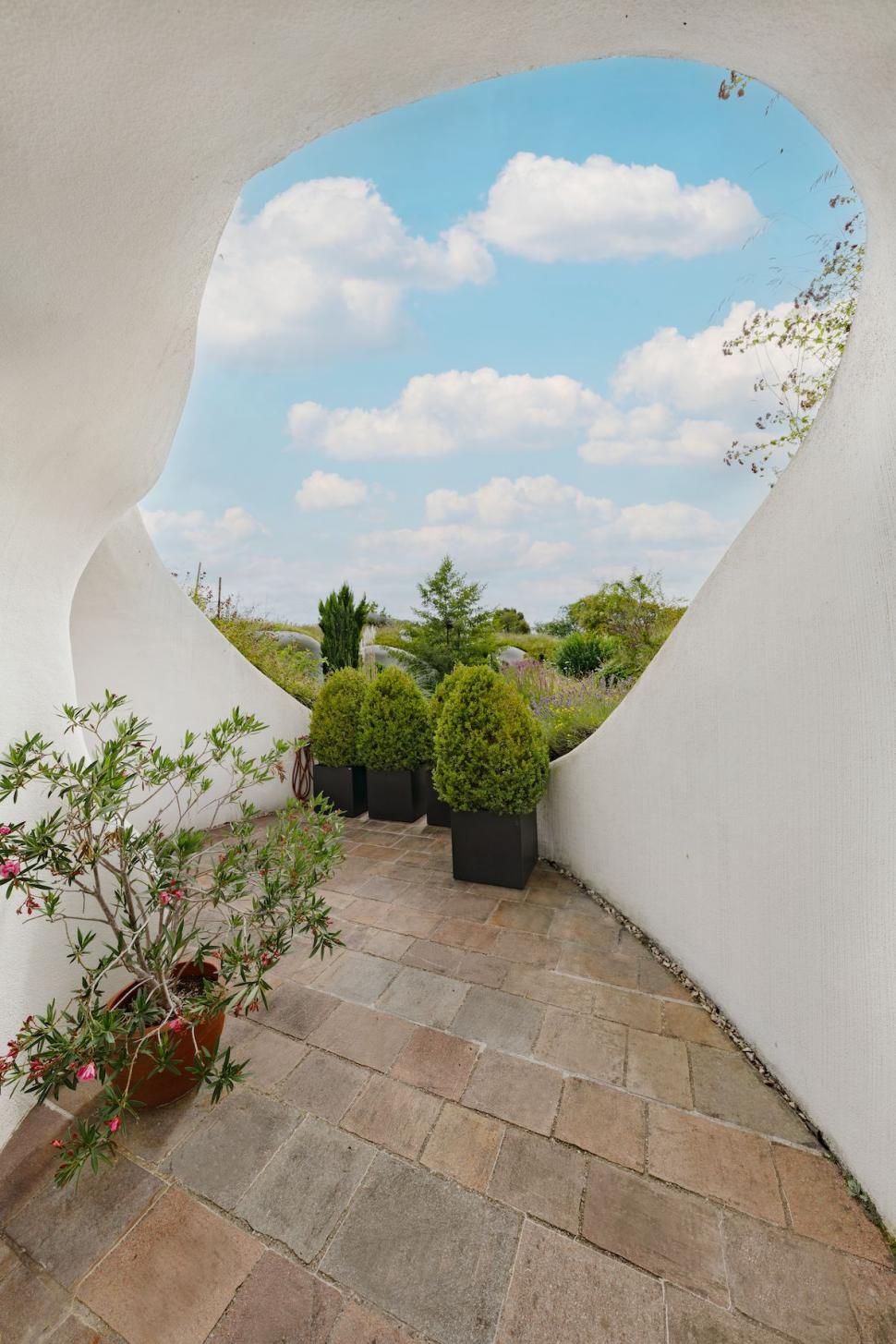 O casă ecologică de lux e scoasă la vânzare pentru 3 milioane de euro. Poți călca pe ea și să nu-ți dai seama că e acolo 932971