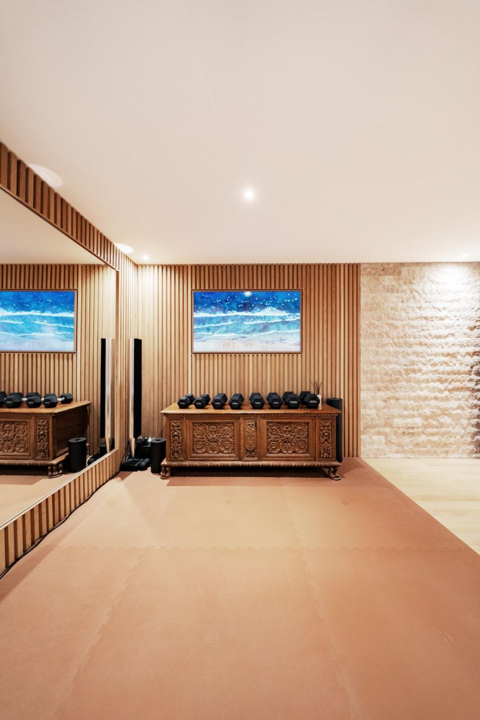 O casă ecologică de lux e scoasă la vânzare pentru 3 milioane de euro. Poți călca pe ea și să nu-ți dai seama că e acolo 932973