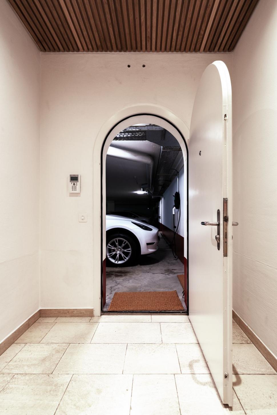 O casă ecologică de lux e scoasă la vânzare pentru 3 milioane de euro. Poți călca pe ea și să nu-ți dai seama că e acolo 932976