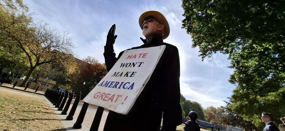 Atmosferă de război la Washington. Garduri înalte apără Casa Albă și Congresul. Trump acuză fraude într-un stat-cheie 933222