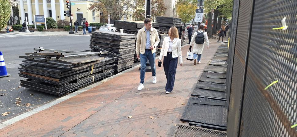 Atmosferă de război la Washington. Garduri înalte apără Casa Albă și Congresul. Trump acuză fraude într-un stat-cheie 933223